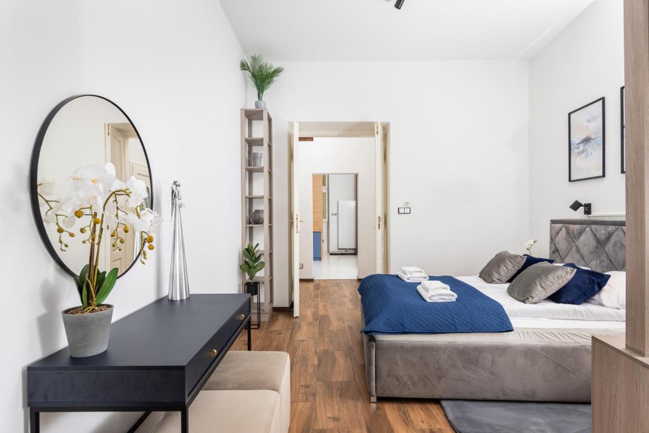 Premium Splendid Old Town Suites - By Upstairs Kraków Exteriör bild