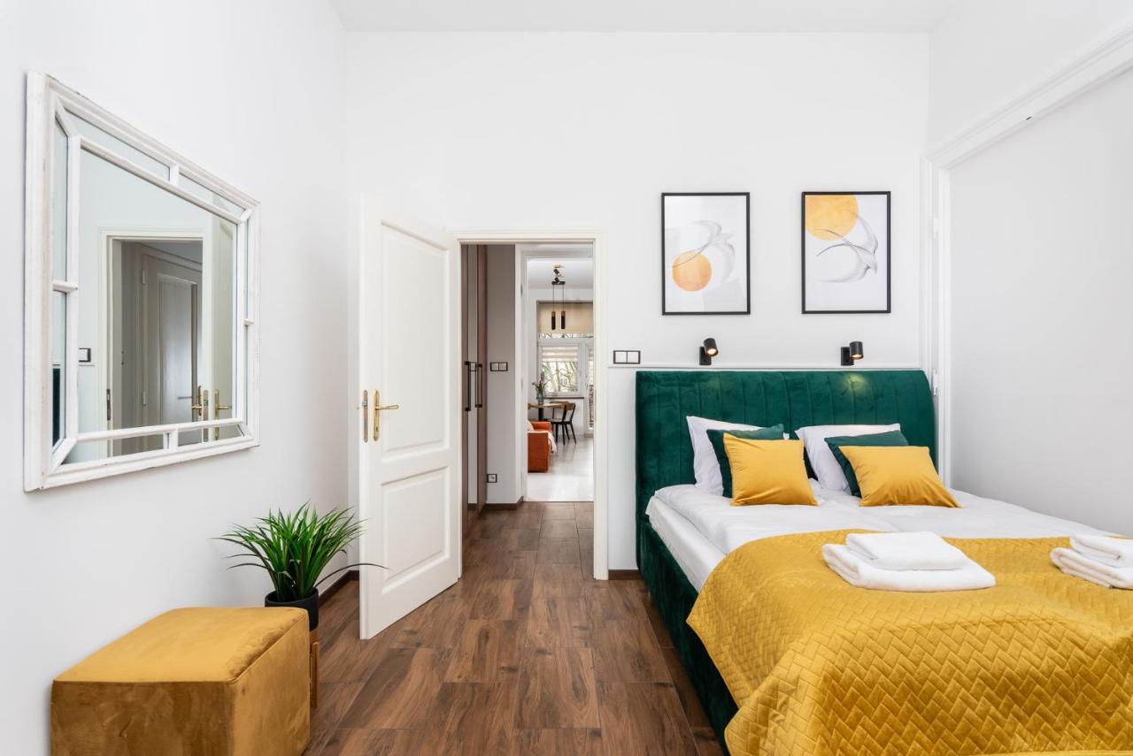 Premium Splendid Old Town Suites - By Upstairs Kraków Exteriör bild